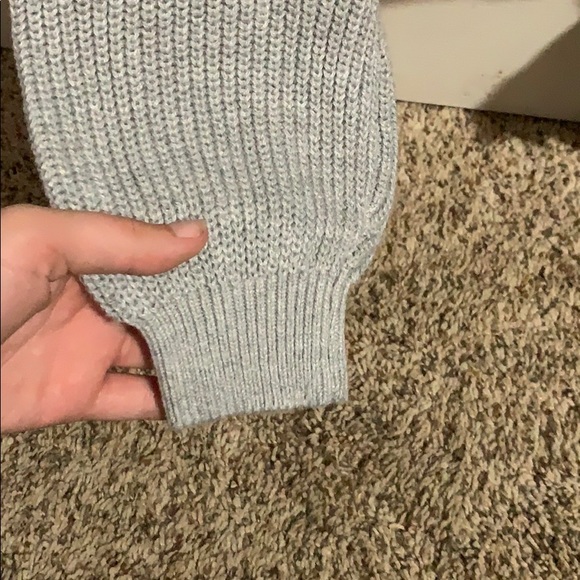 Hollister sweater - Picture 3 of 5